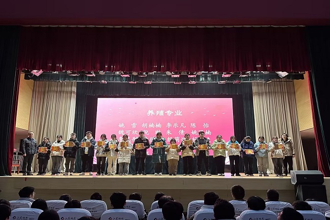 24-25省一模表彰大会.jpg